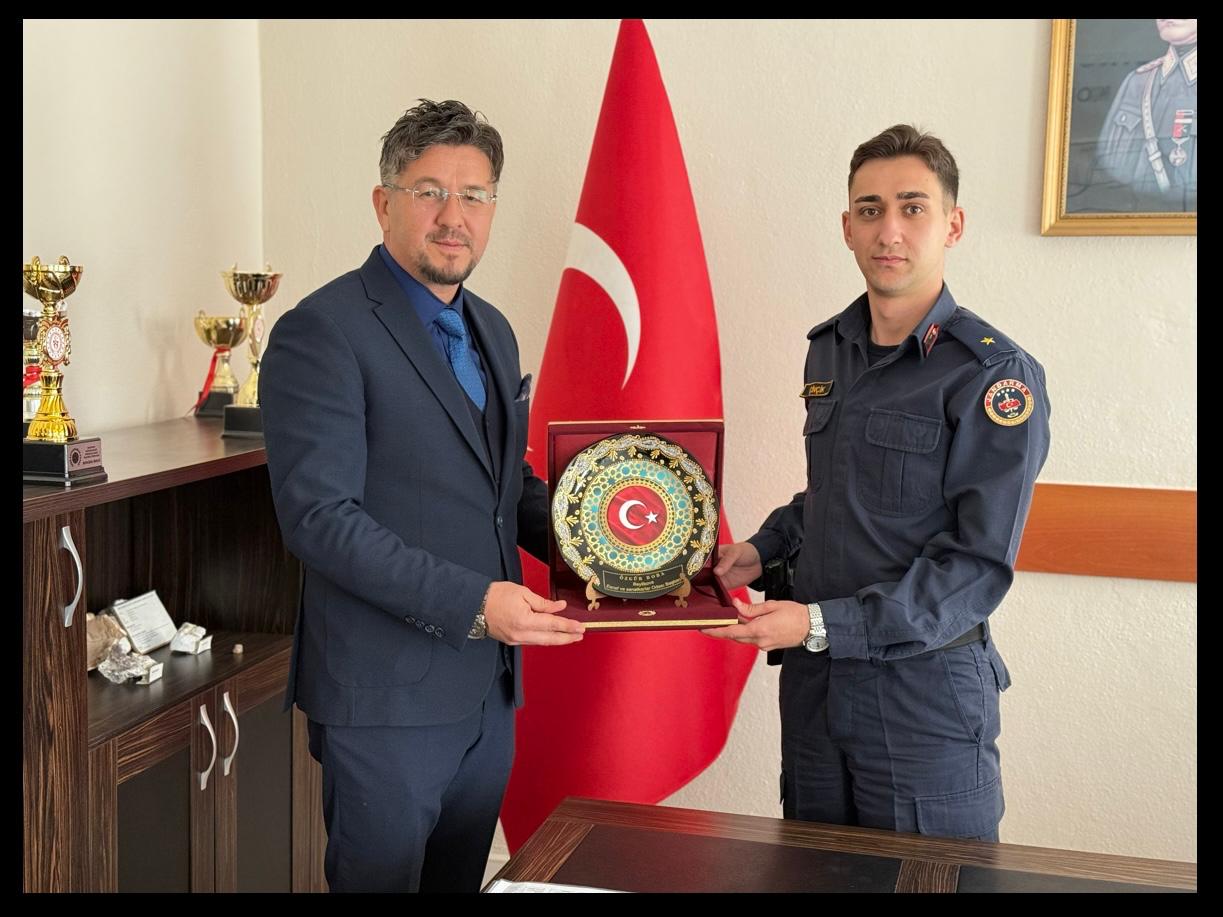 Başkan Özgür Bora’dan İlçe Jandarma Komutanı Salim Volkan Çinçik’e Ziyaret