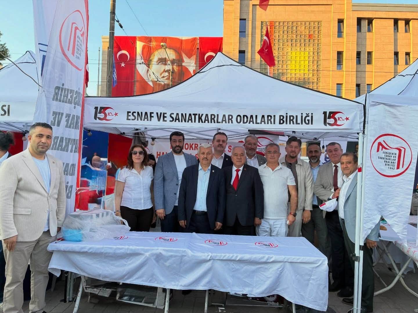 15 Temmuz Demokrasi ve Milli Birlik Günü kapsamında Eskişehir Vilayet Meydanı’nda düzenlenen anma programına, Oda Başkanımız Sayın Özgür Bora katıldı.